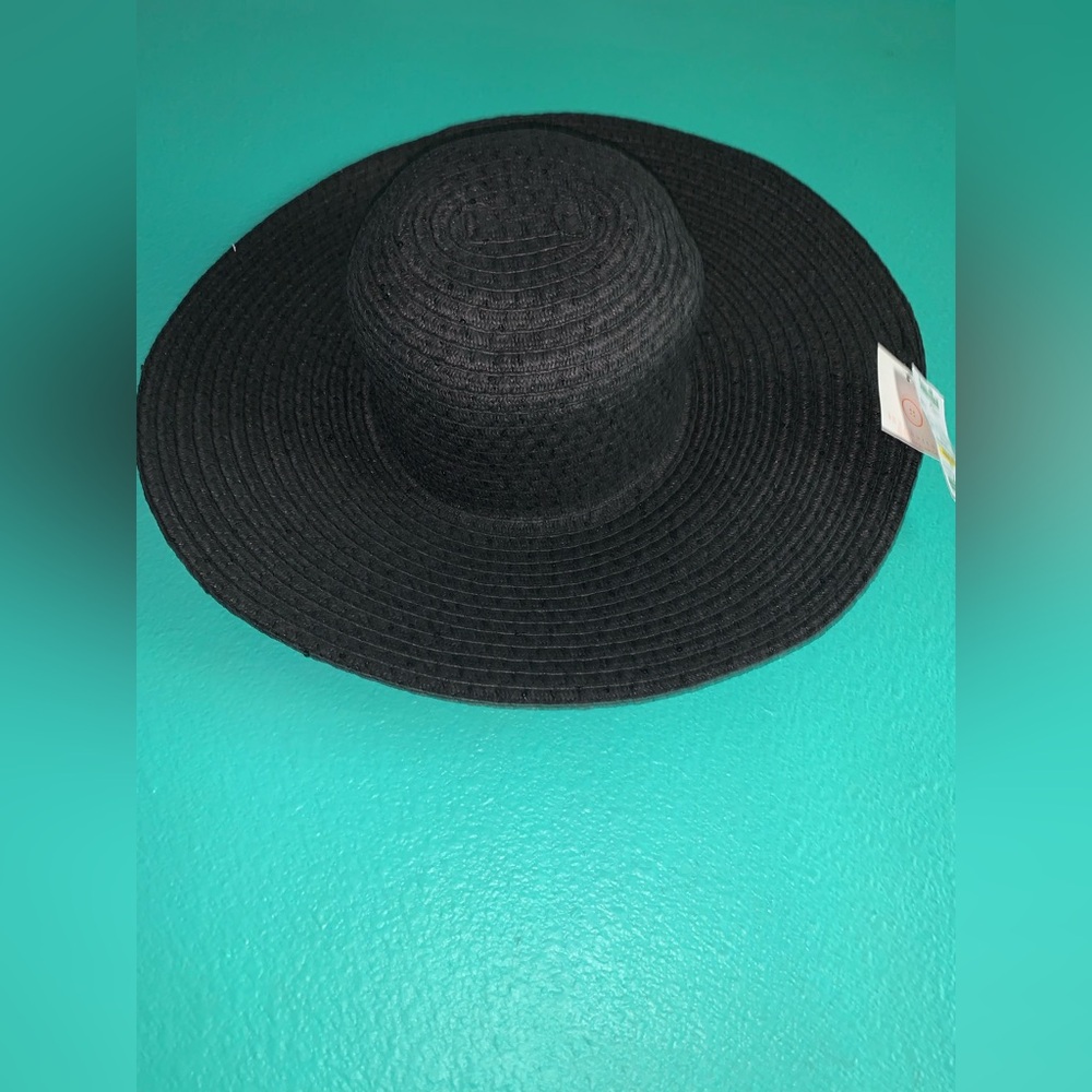 4 Different Hats - Picture 9 of 16